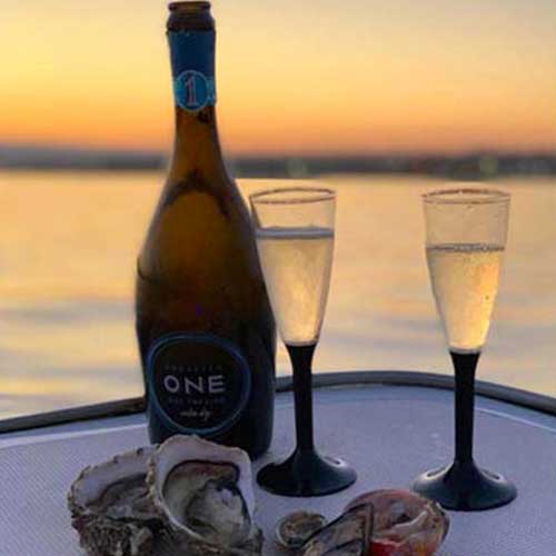 aperitivo in barca al tramonto su ortigia