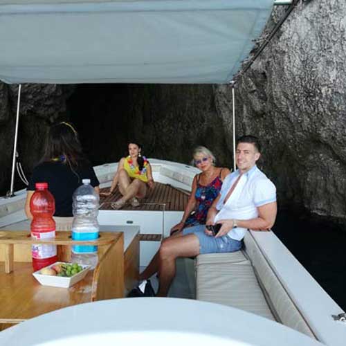 tour delle grotte marine di ortigia a siracusa in barca